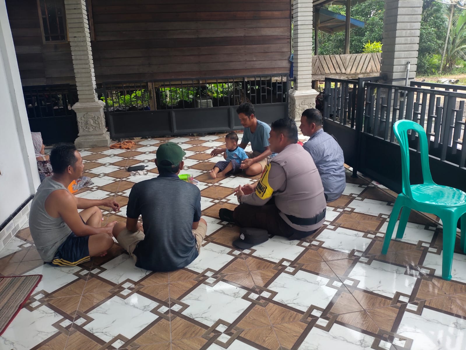 POLSEK KERITANG MELALUI BHABINKAMTIBMAS DESA LINTAS UTARA TURUN LANGSUNG LAKUKAN COOLLING SYSTEM  KE